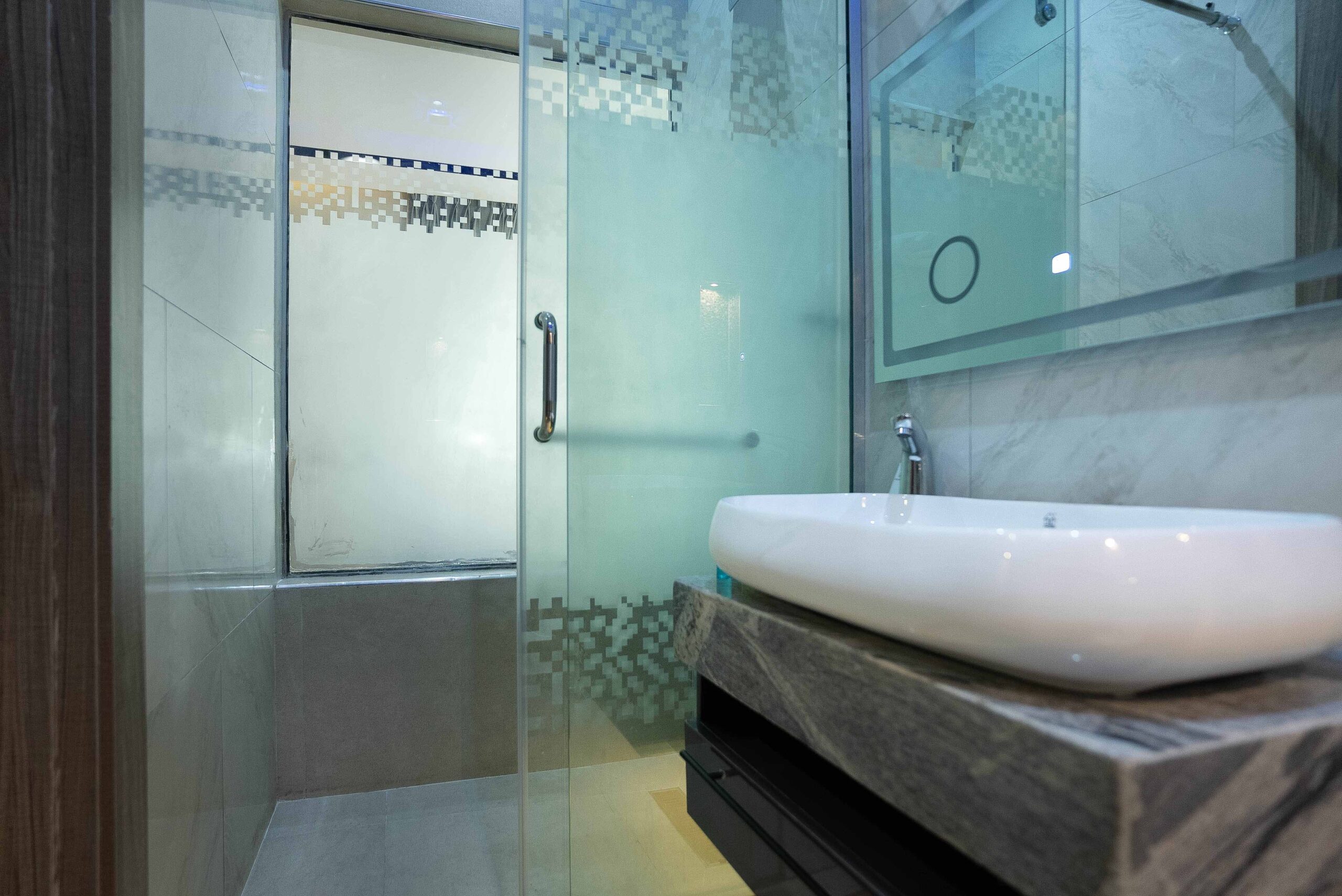 Toilet/Bath