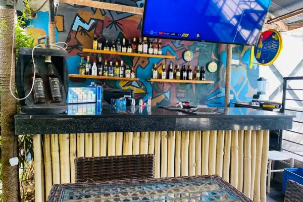 Poolside Bush Bar