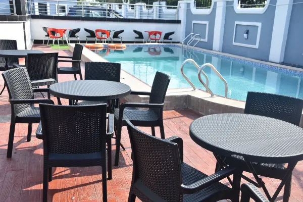 Poolside Lounge