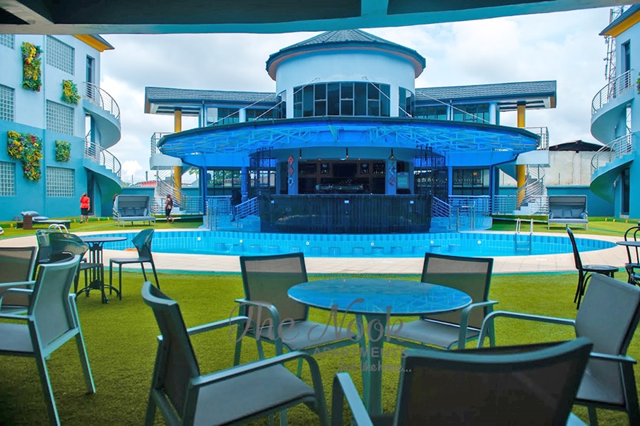 Poolside Lounge