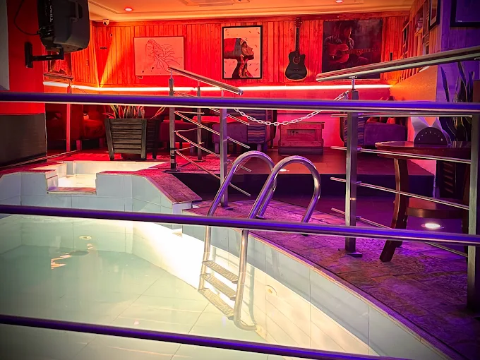 Poolside Lounge