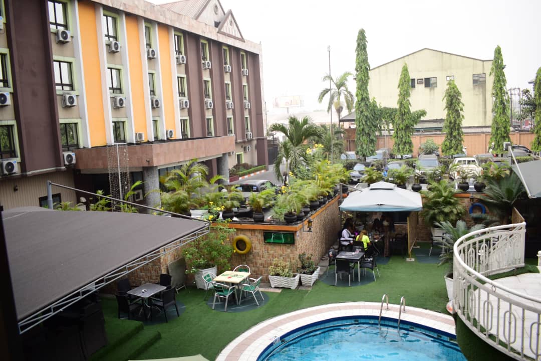 Poolside Lounge
