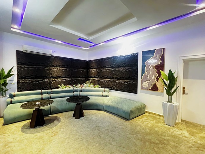 Lounge & Game Room