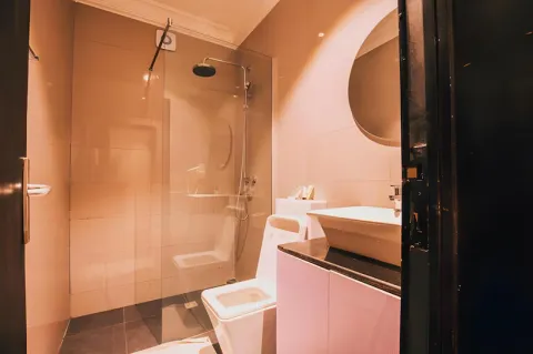 Toilet & Bath