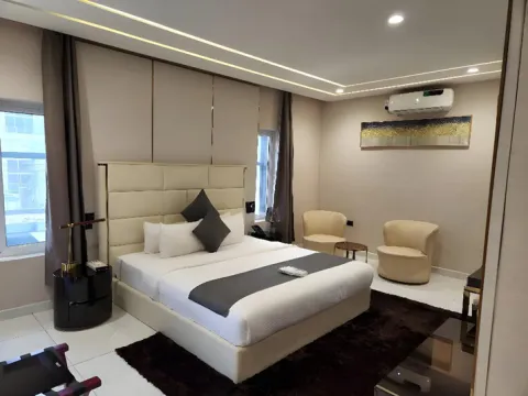 Luxury Suite