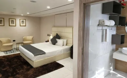 Luxury Suite