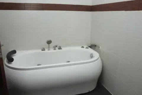 Toilet & Bath