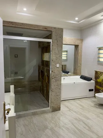 Toilet & Bath